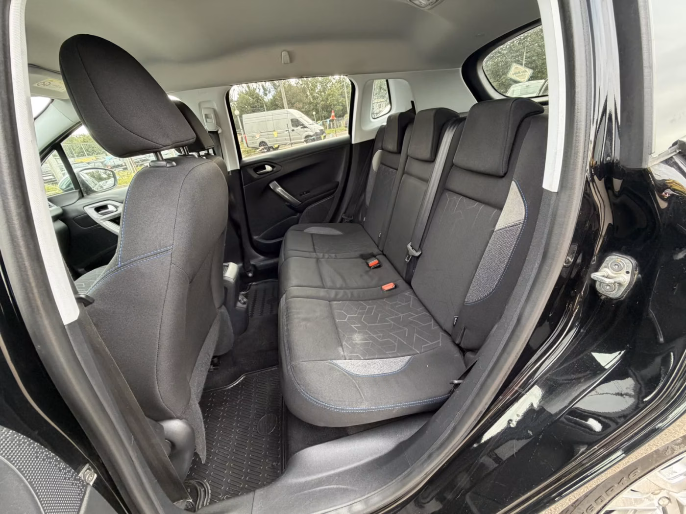Peugeot 2008 фото 13