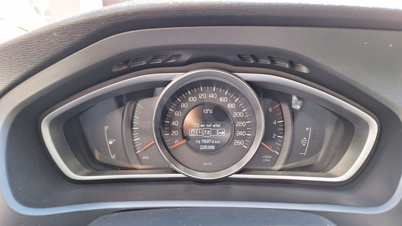 Volvo V40 фото 9
