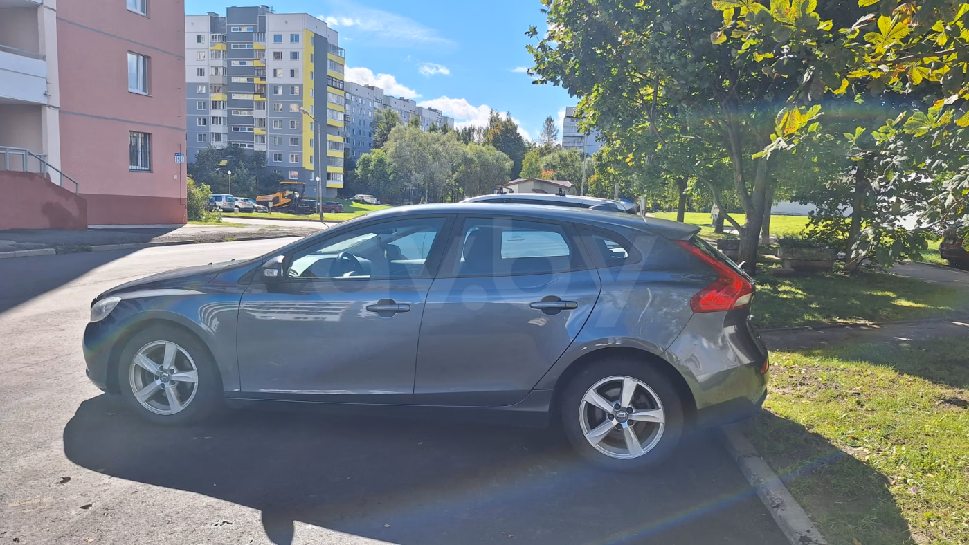 Volvo V40 фото 7