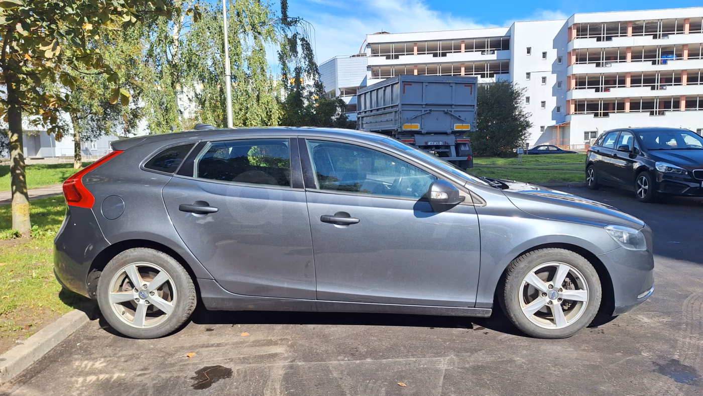 Volvo V40 фото 3