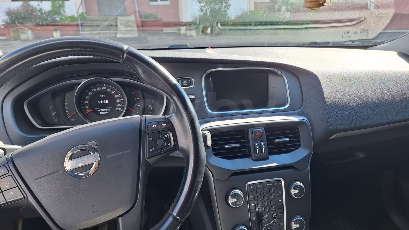 Volvo V40 фото 8