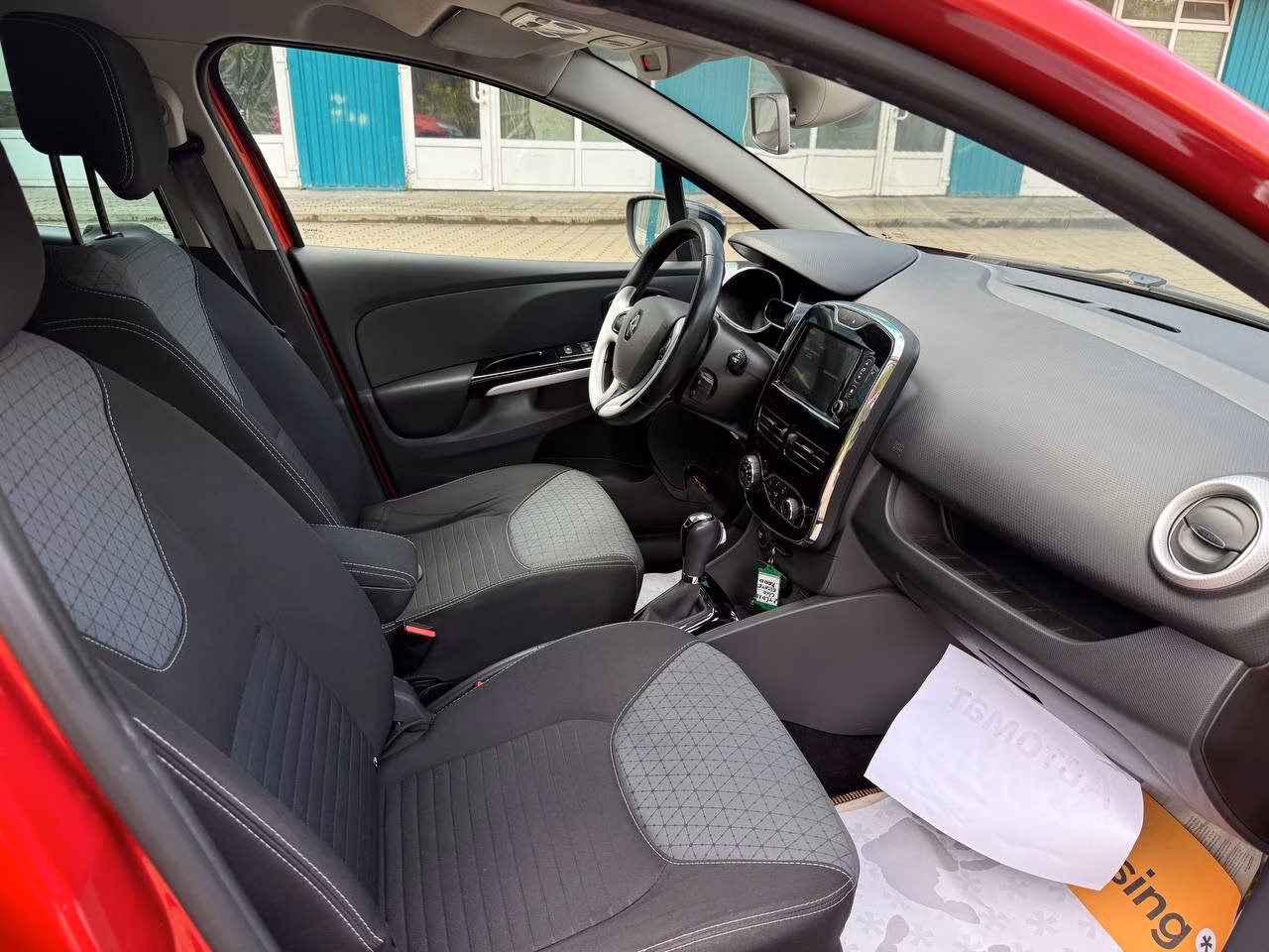 Renault Clio фото 9