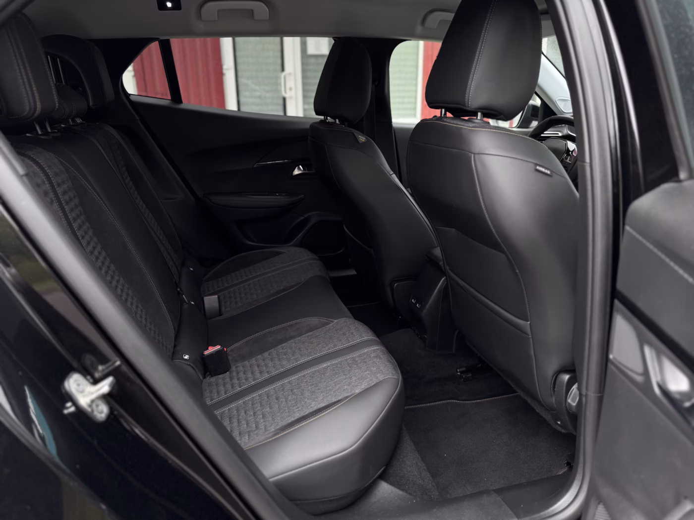 Peugeot 2008 фото 20