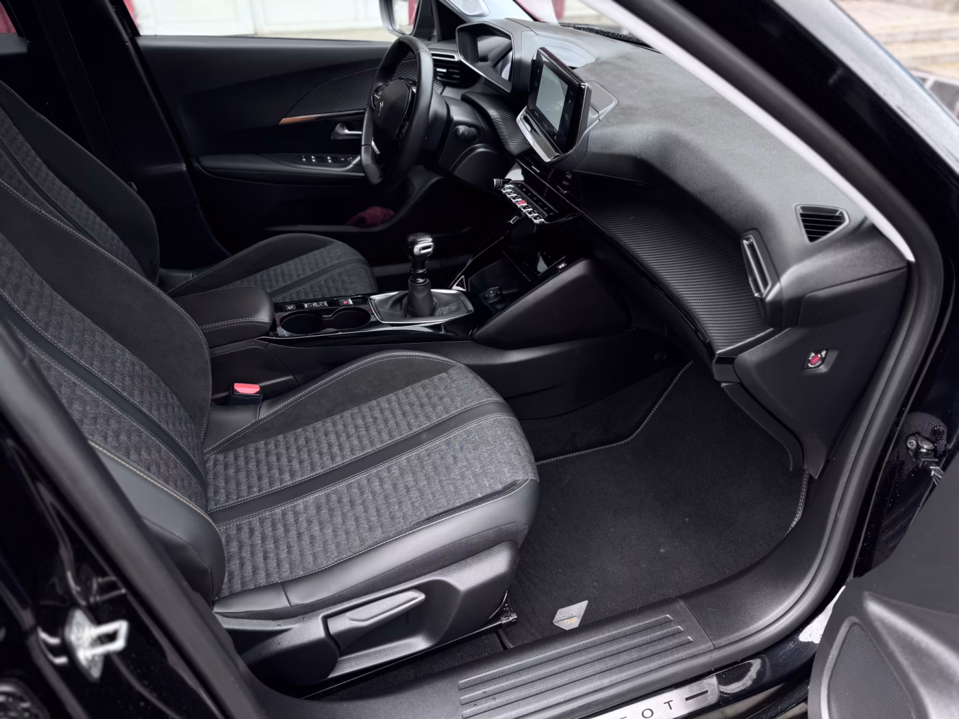 Peugeot 2008 фото 21