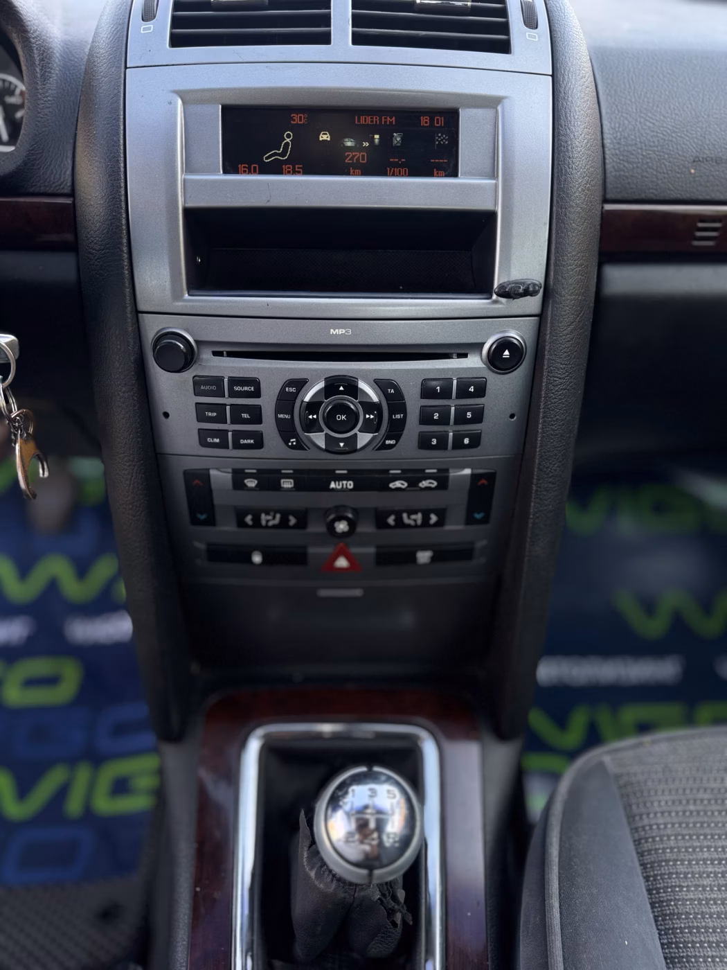 Peugeot 407 фото 24
