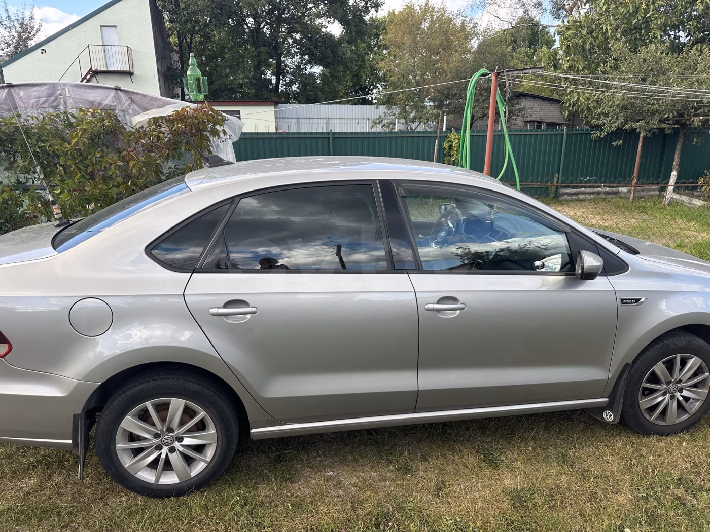 Volkswagen Polo Sedan фото 2
