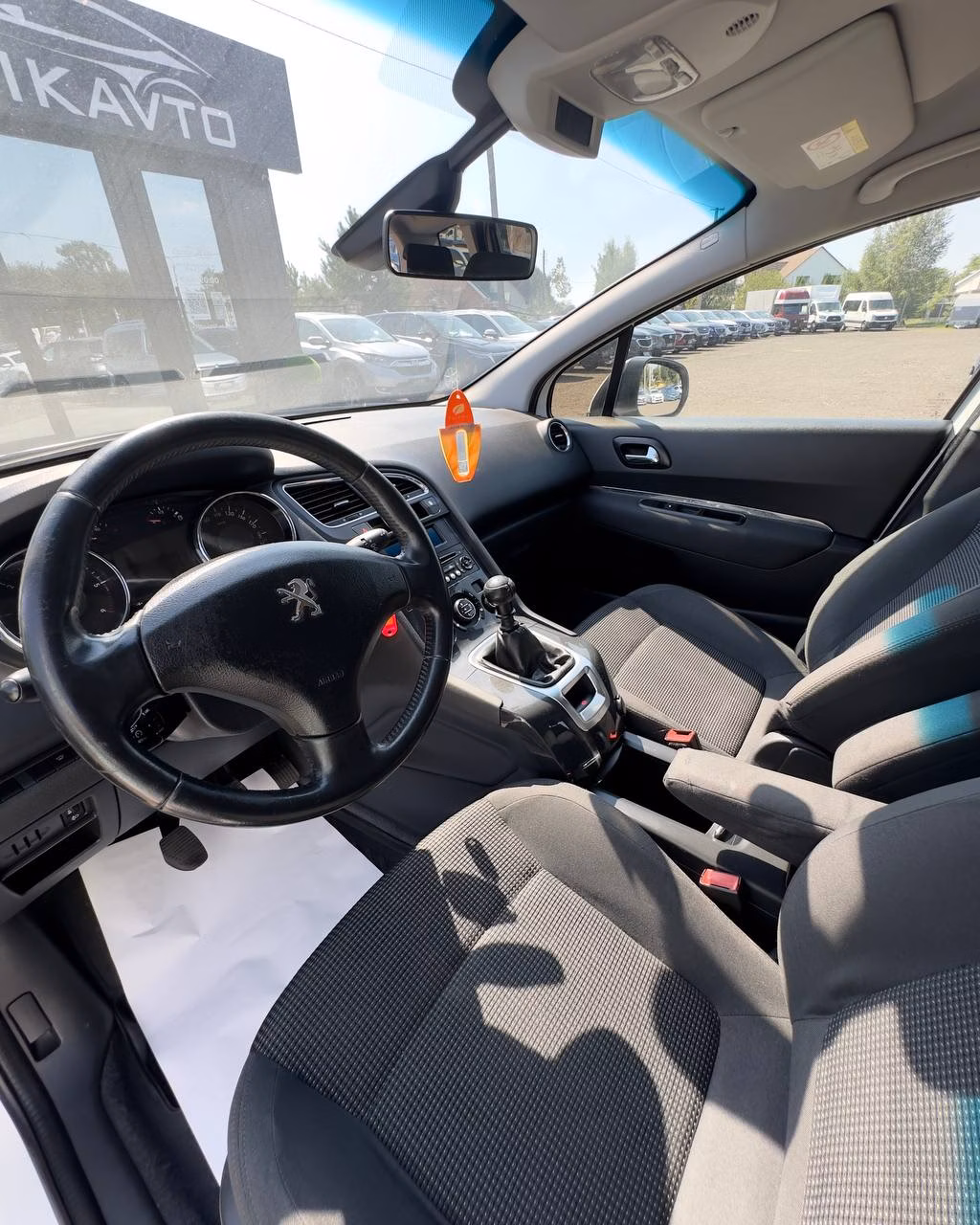 Peugeot 5008 фото 8
