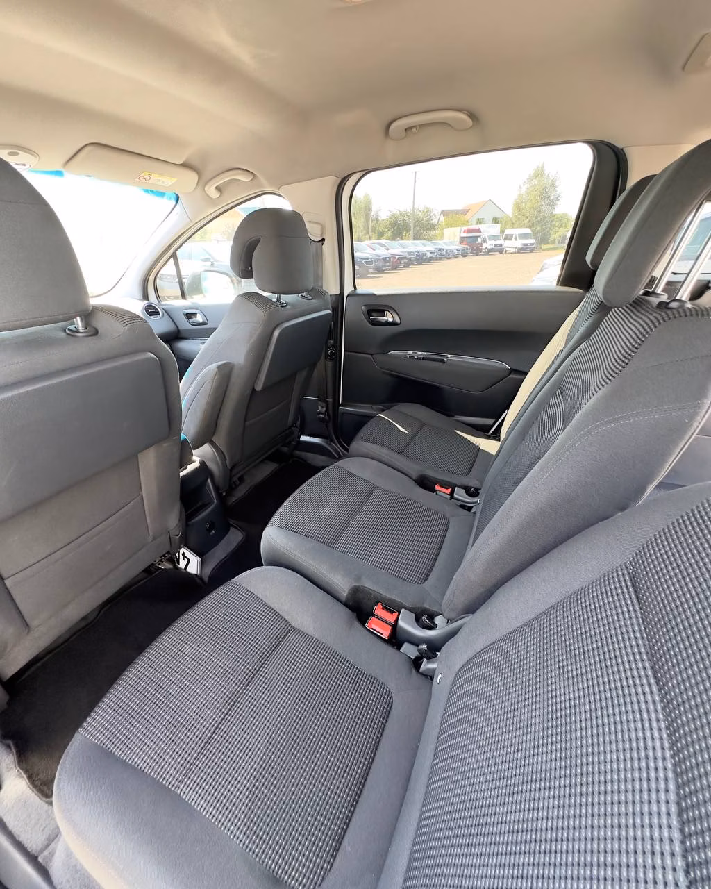 Peugeot 5008 фото 9