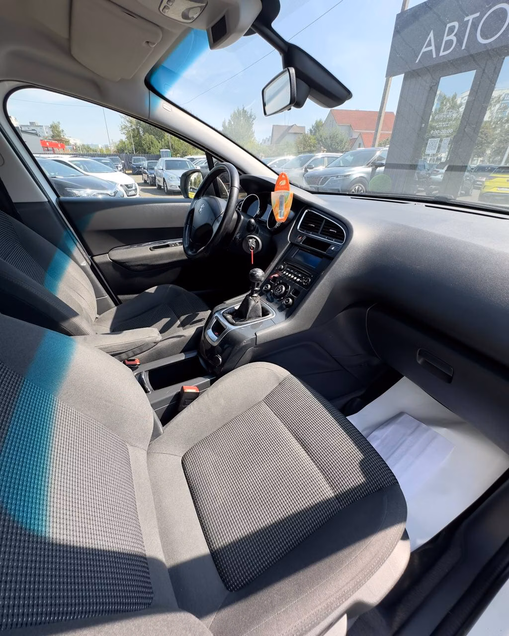 Peugeot 5008 фото 10