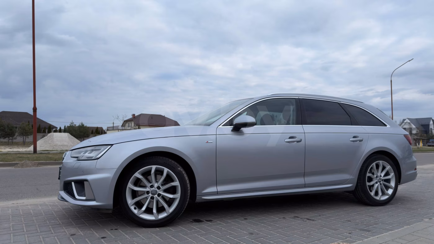 Audi A4 фото 3
