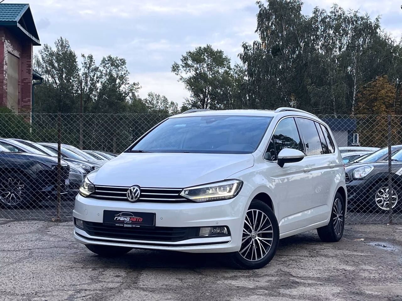 Volkswagen Touran фото 2