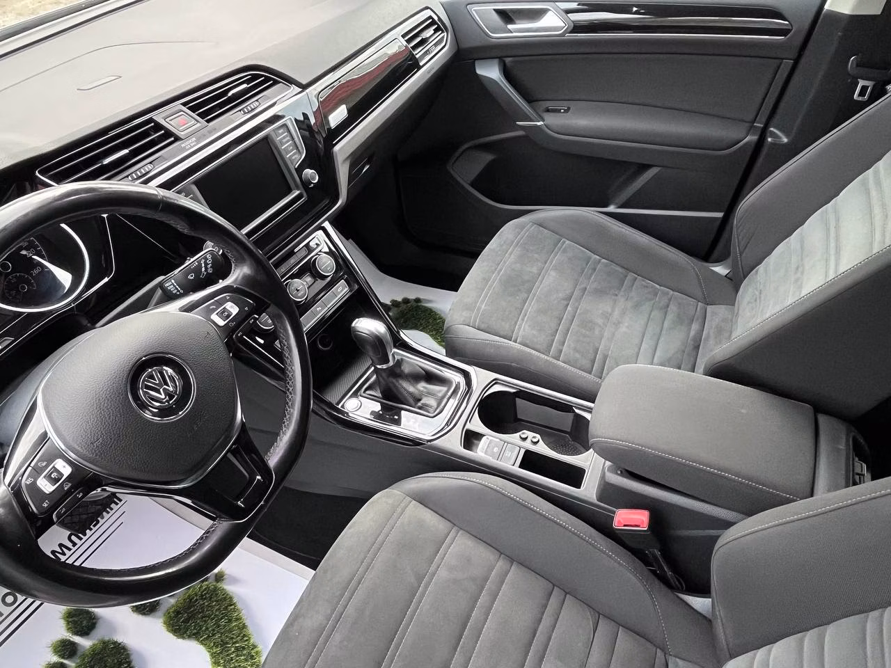 Volkswagen Touran фото 11