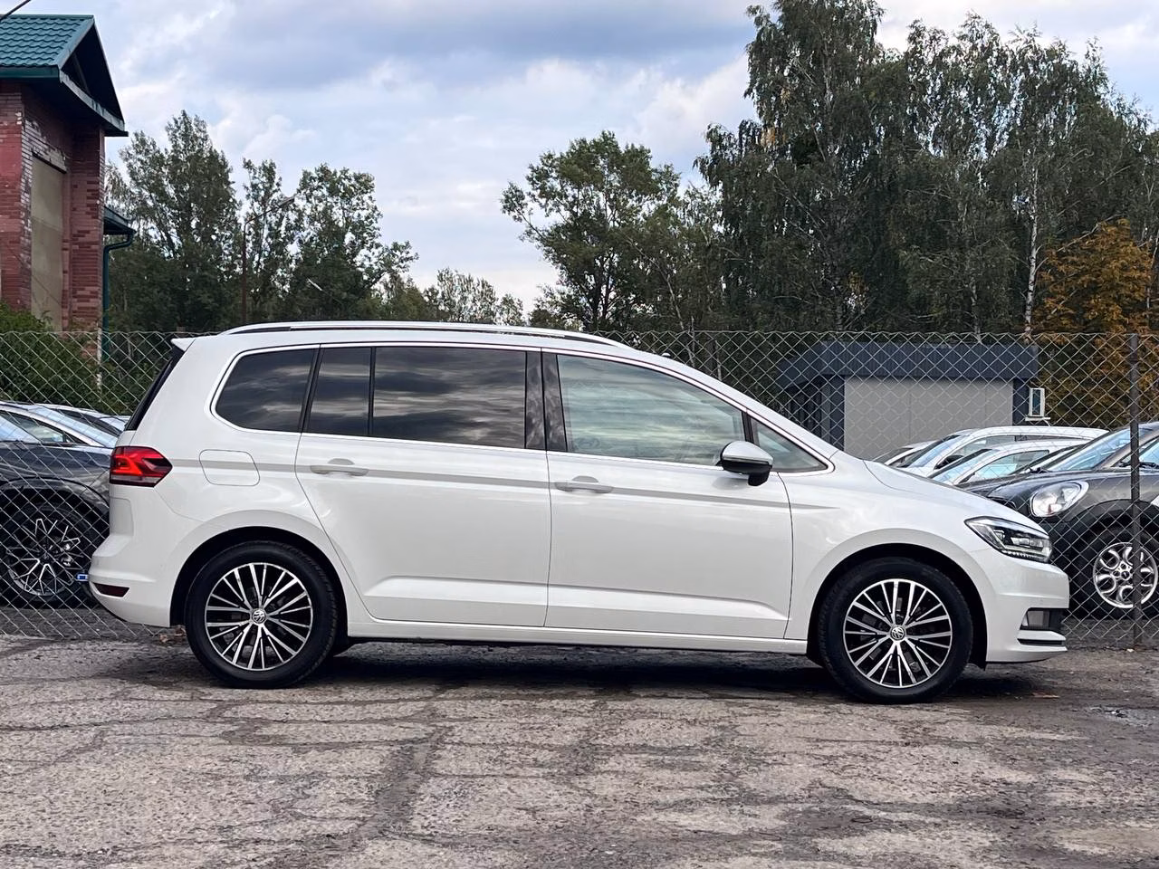 Volkswagen Touran фото 6