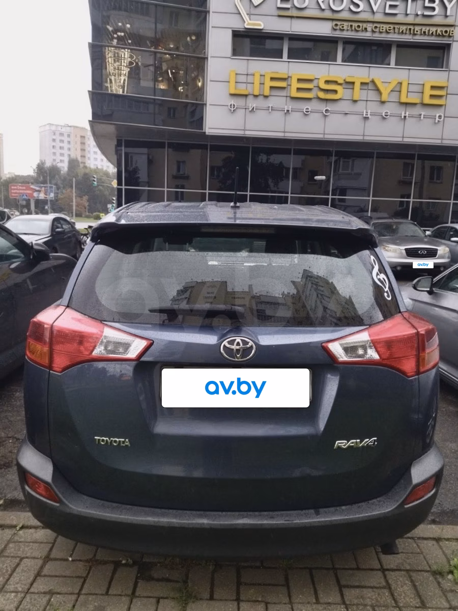 Toyota RAV4 фото 2