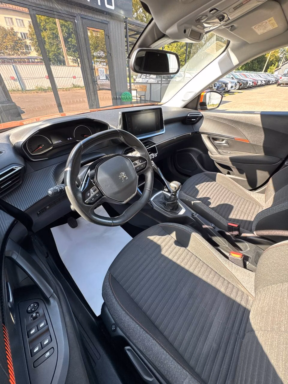 Peugeot 2008 фото 9