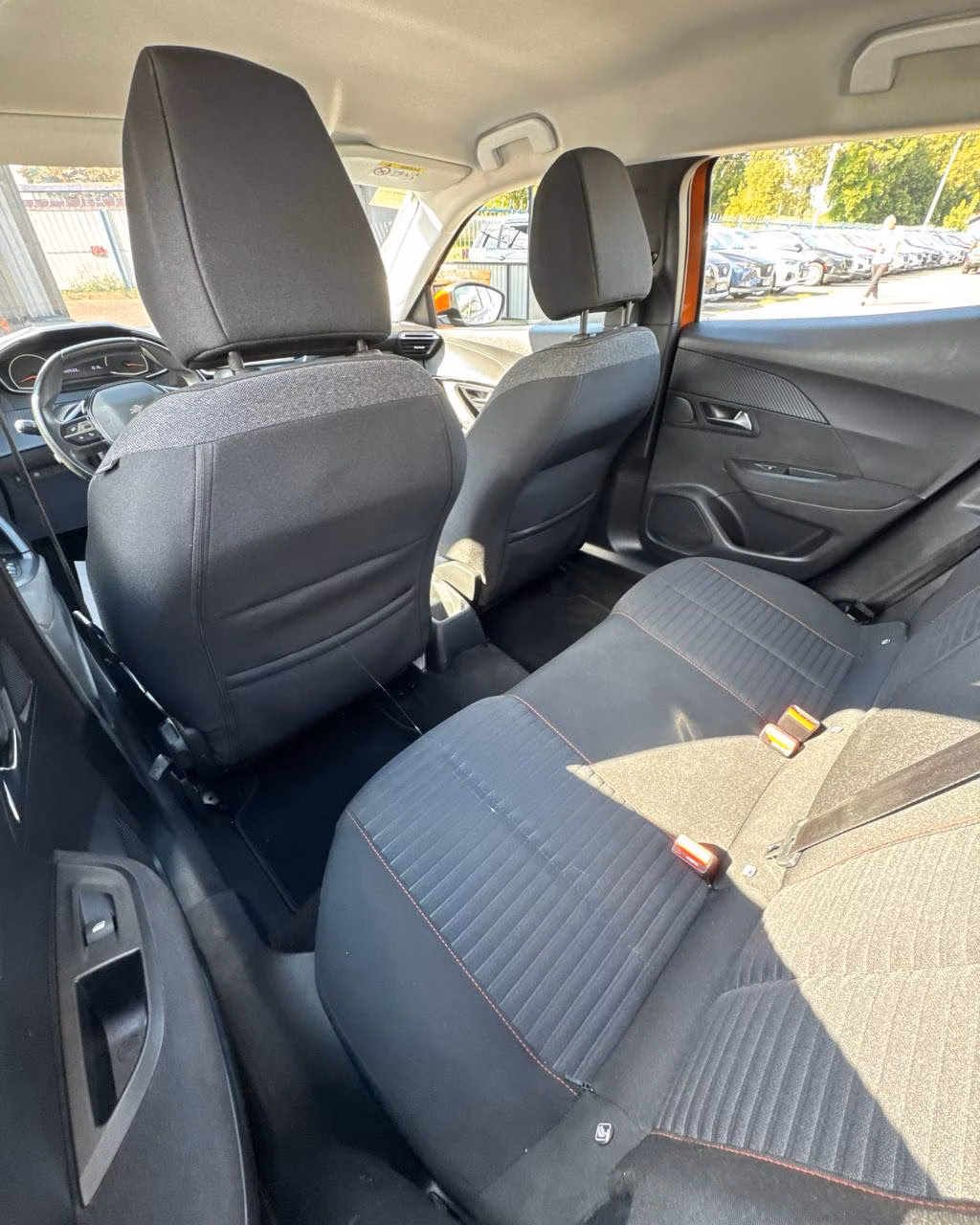Peugeot 2008 фото 11