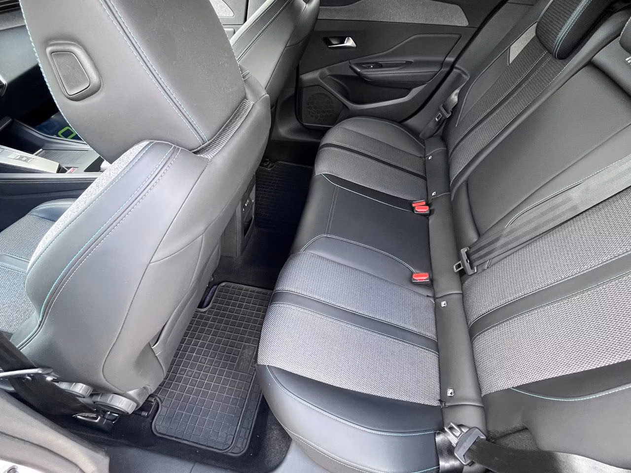 Peugeot 308 фото 8