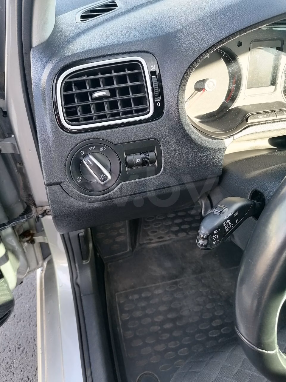 Volkswagen Polo Sedan фото 9