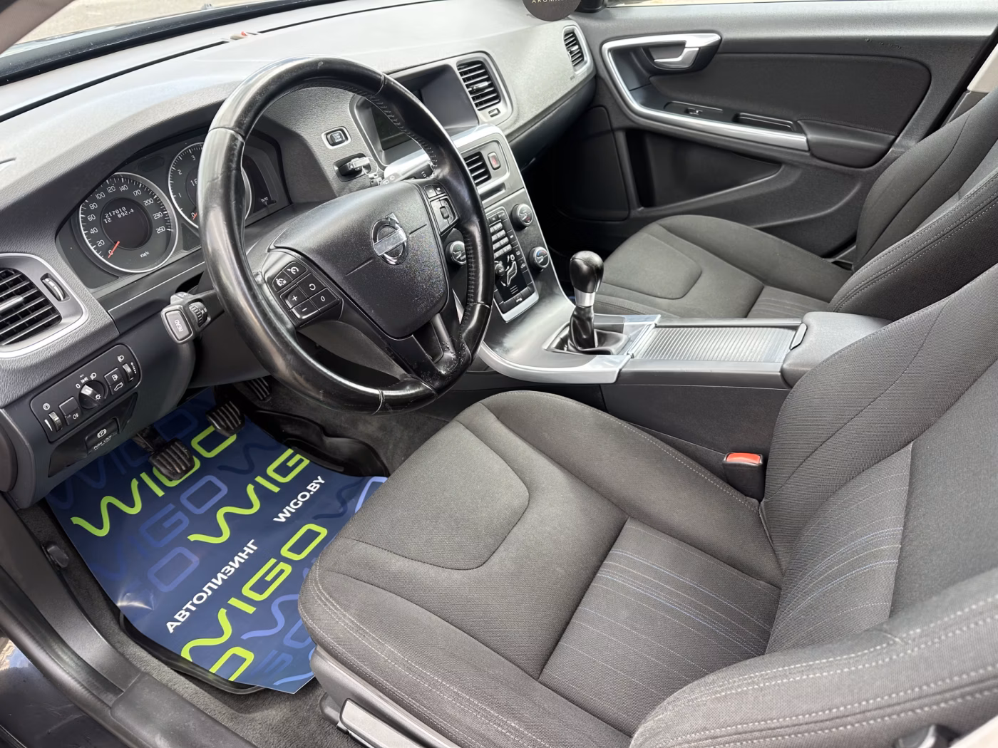 Volvo V60 фото 8