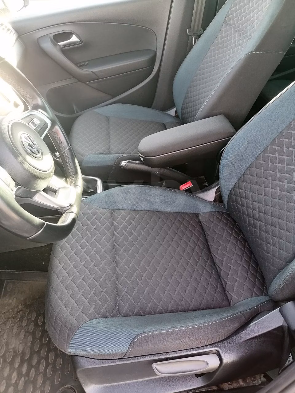 Volkswagen Polo Sedan фото 17