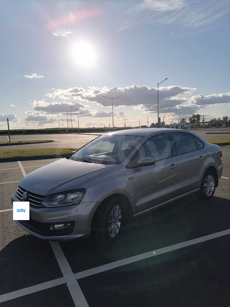 Volkswagen Polo Sedan фото 2