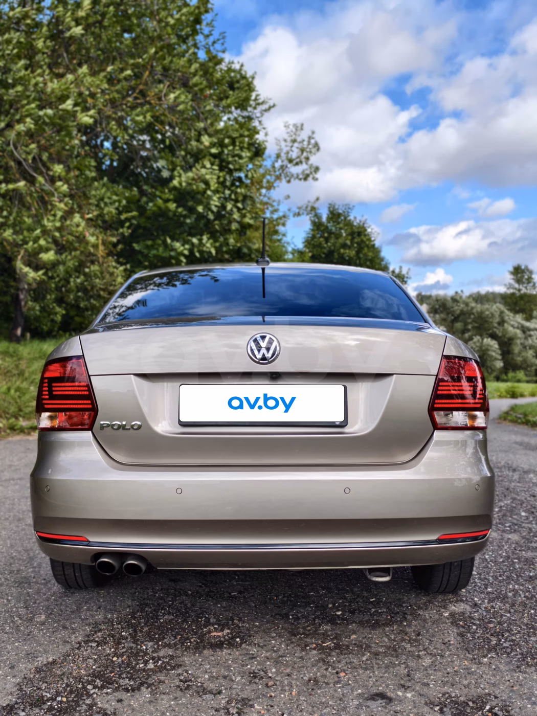 Volkswagen Polo Sedan фото 7