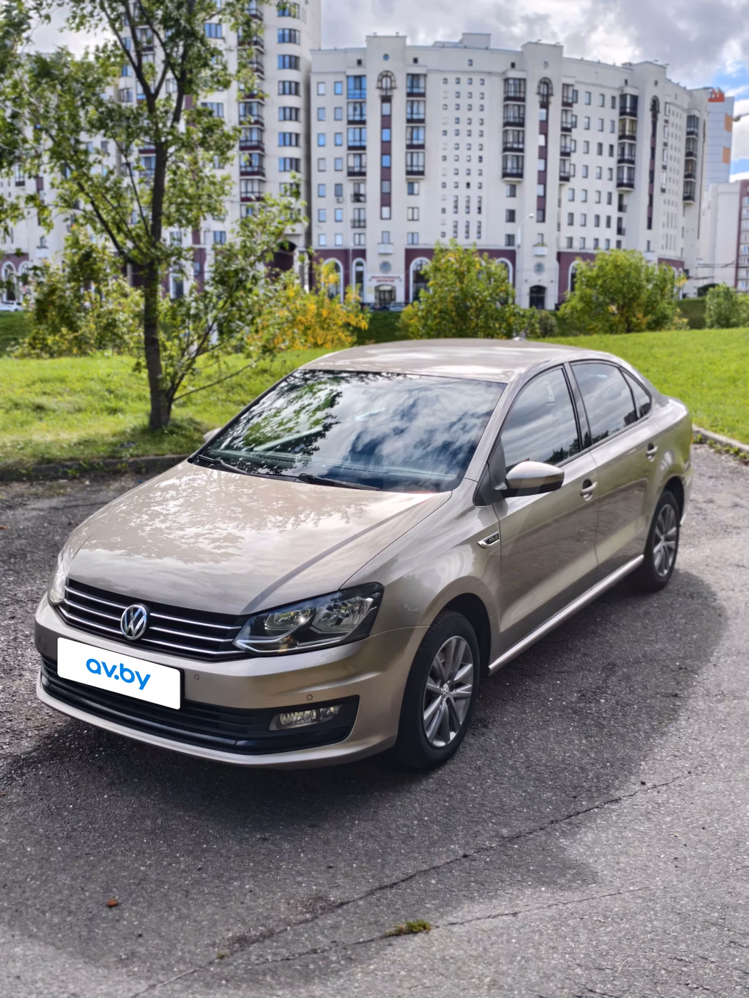 Volkswagen Polo Sedan фото 2