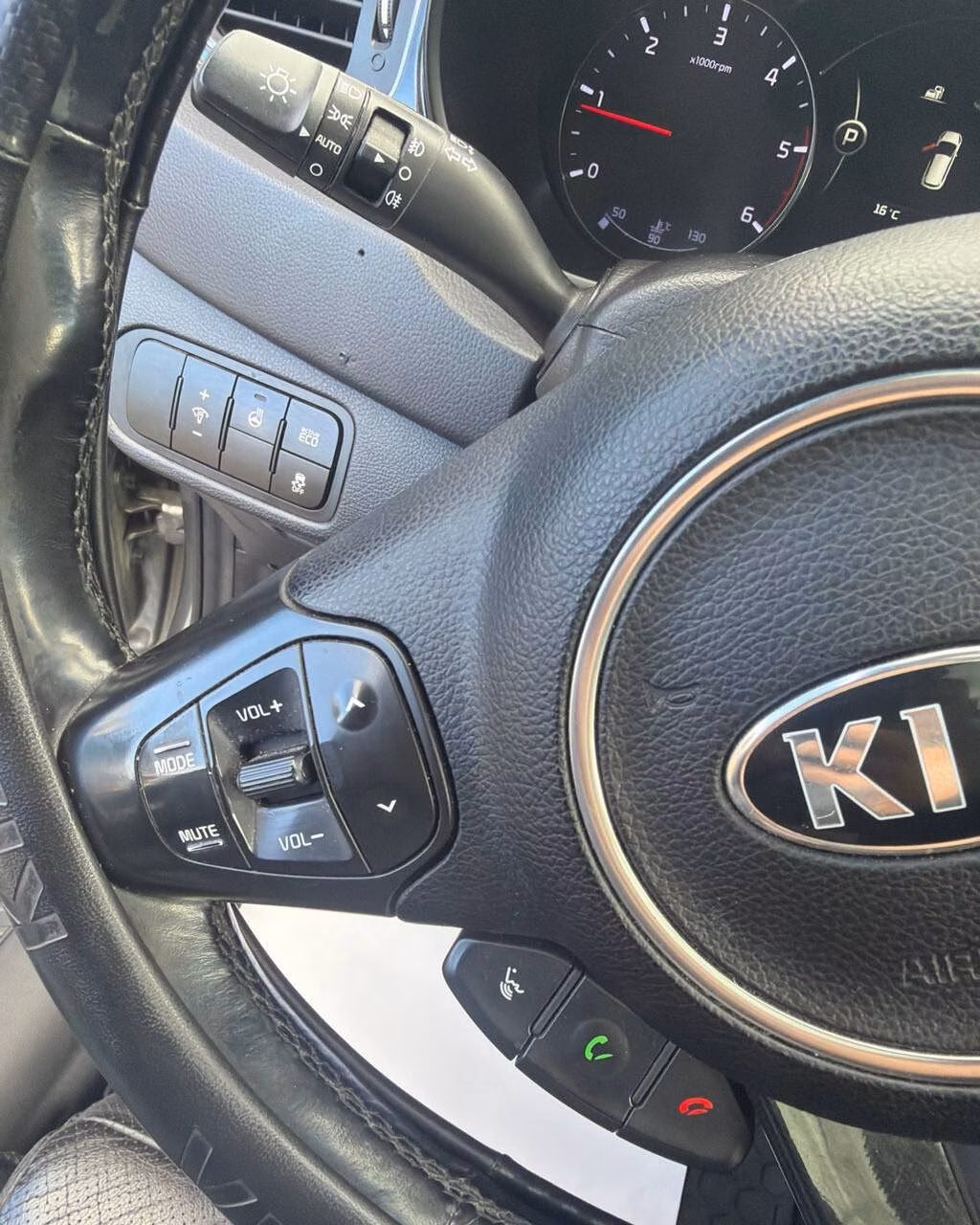 Kia Carens фото 13