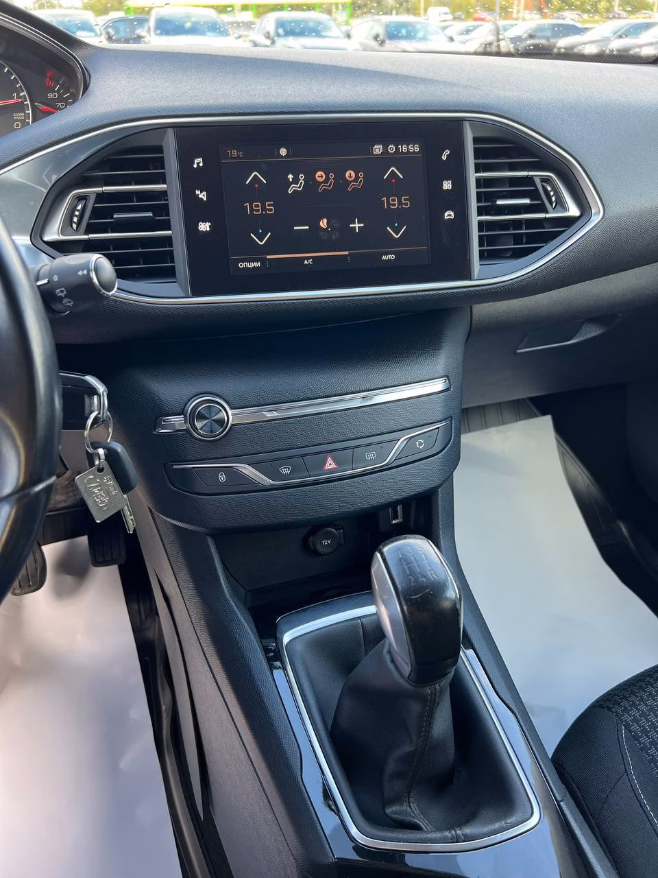 Peugeot 308 фото 12