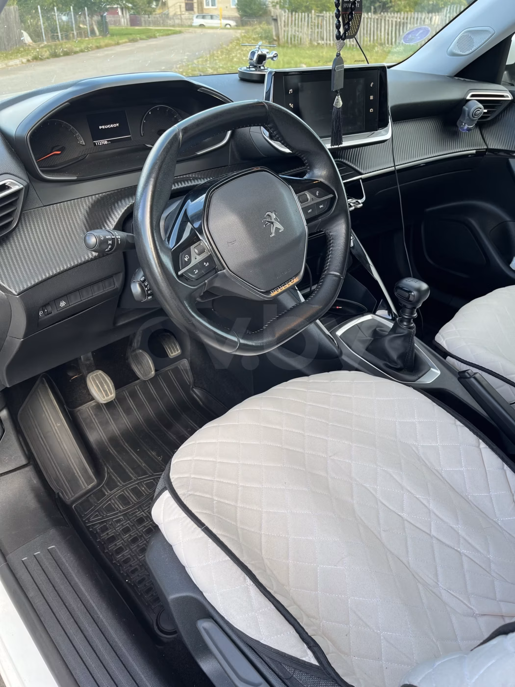 Peugeot 2008 фото 10