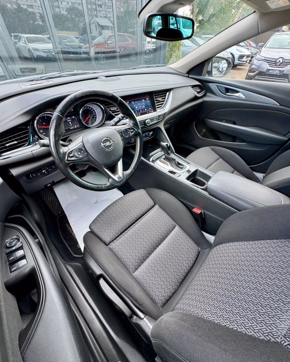 Opel Insignia фото 8