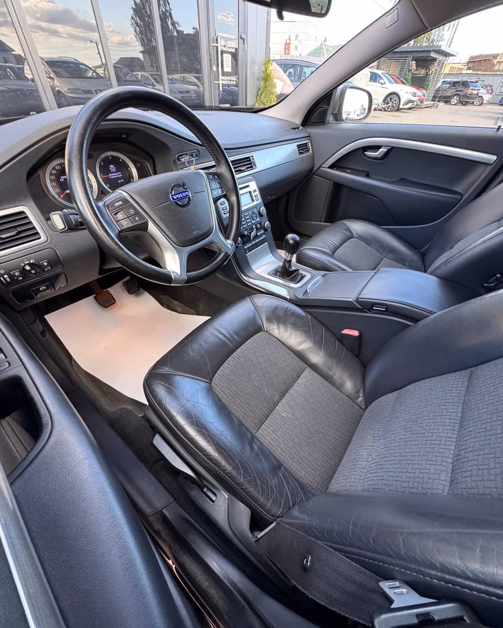 Volvo V70 фото 10