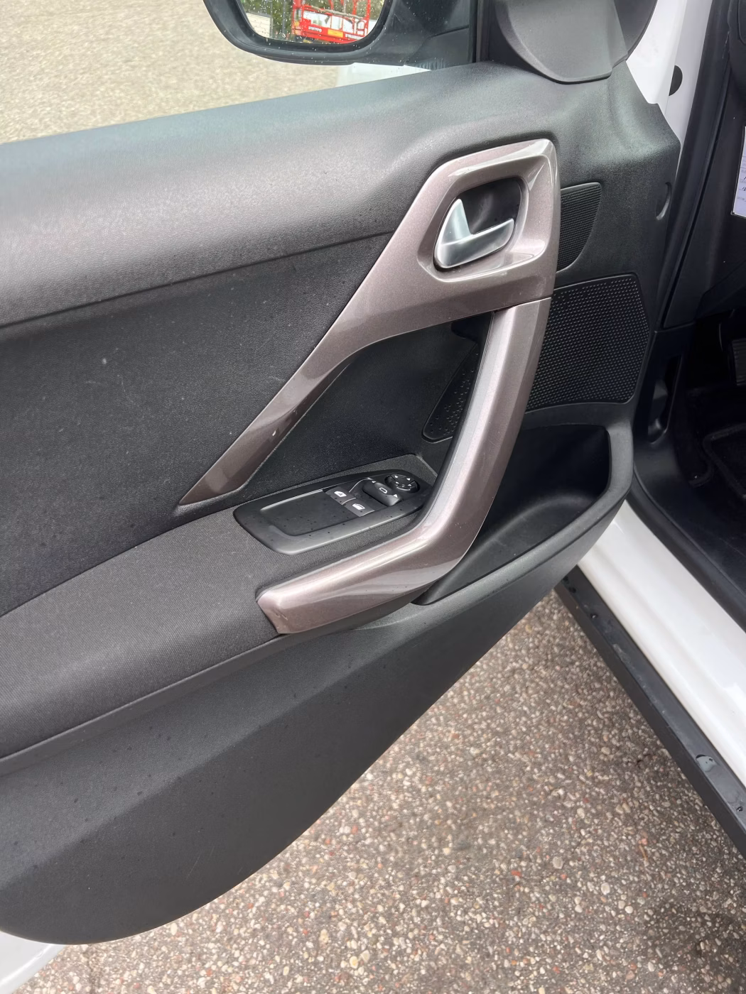 Peugeot 2008 фото 9