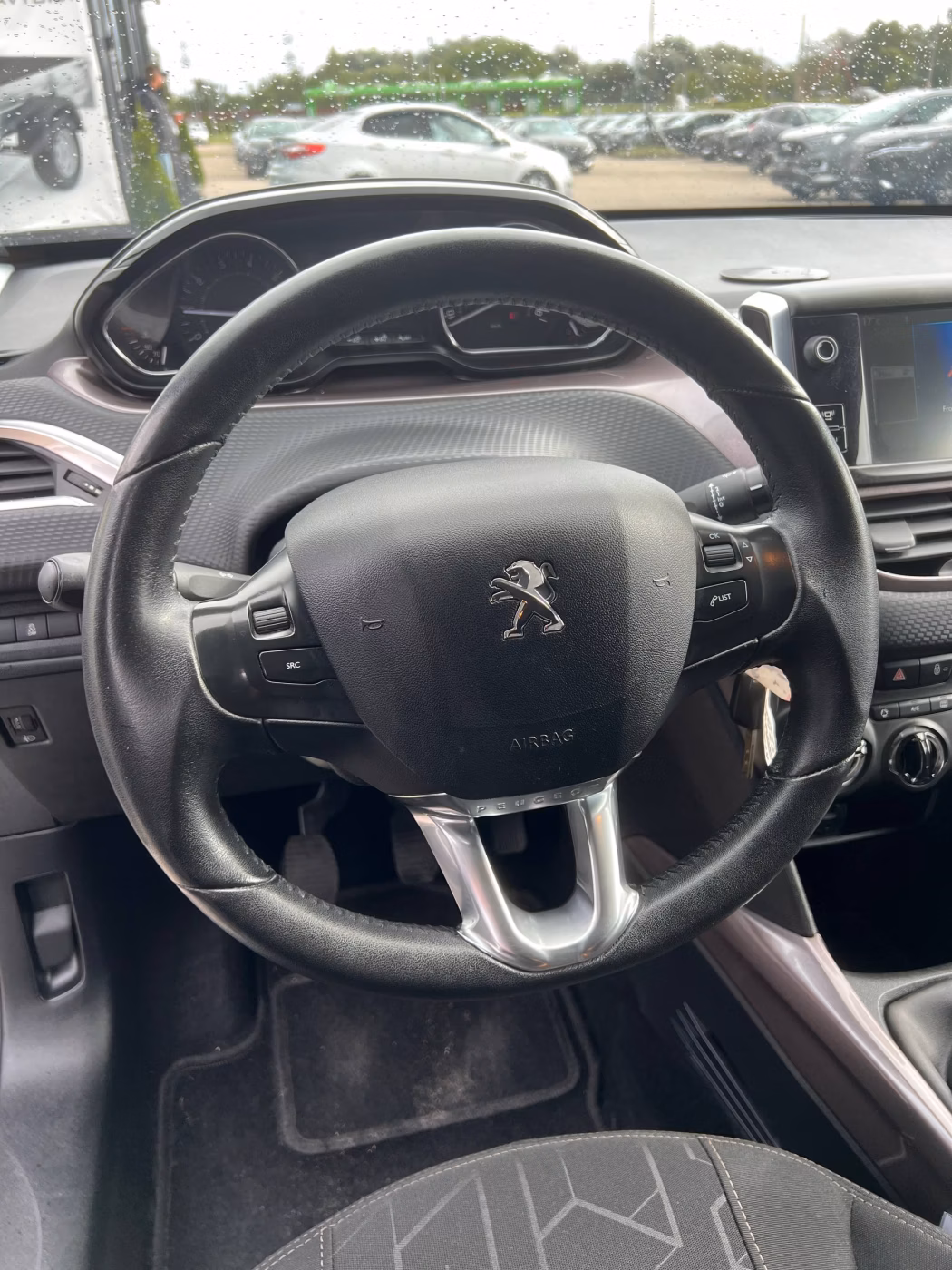 Peugeot 2008 фото 11