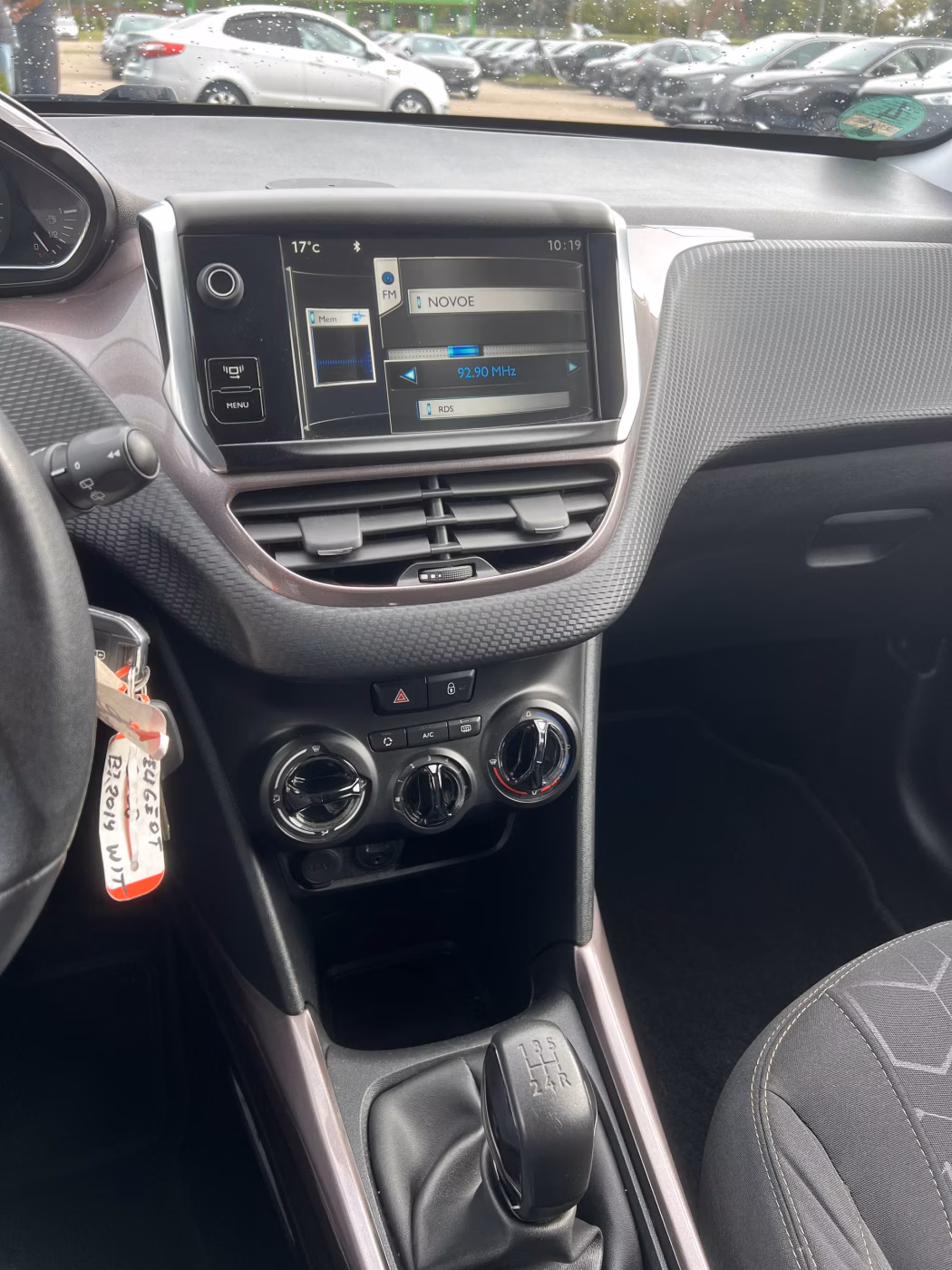 Peugeot 2008 фото 12