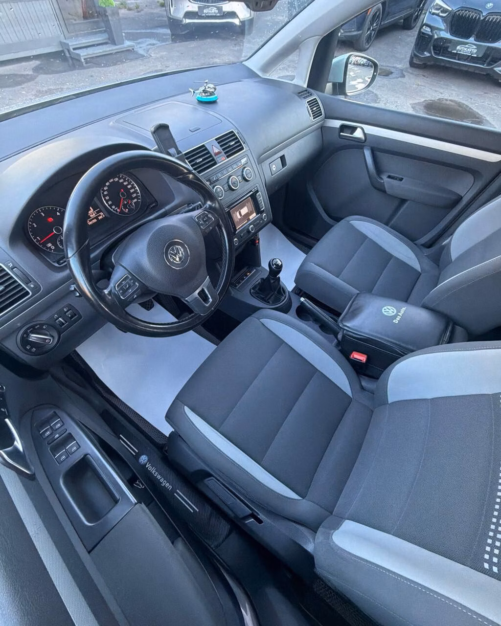 Volkswagen Touran фото 8