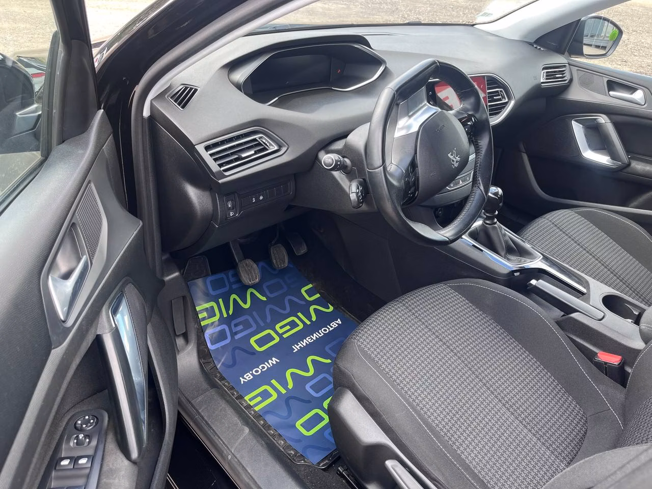 Peugeot 308 фото 9