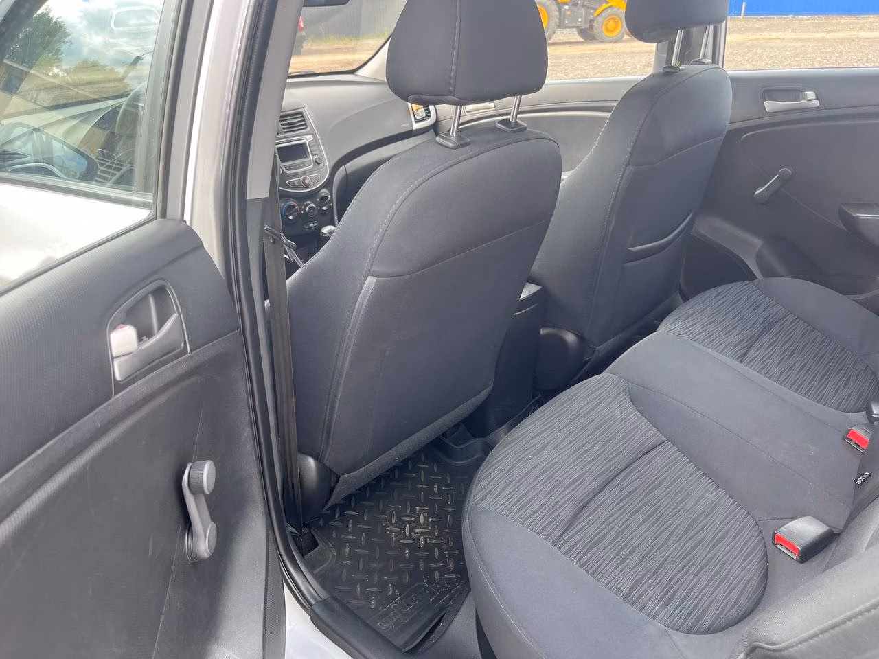 Hyundai Solaris фото 10