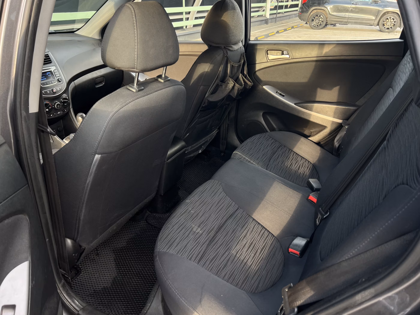 Hyundai Solaris фото 10