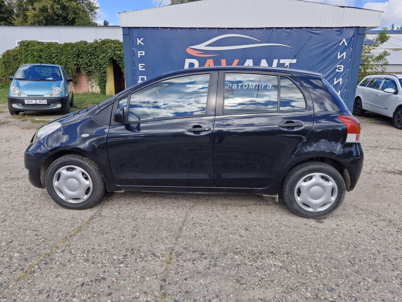 Toyota Yaris фото 2