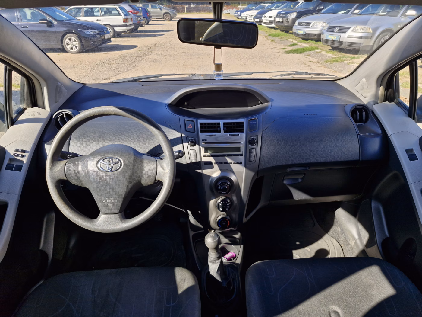 Toyota Yaris фото 9