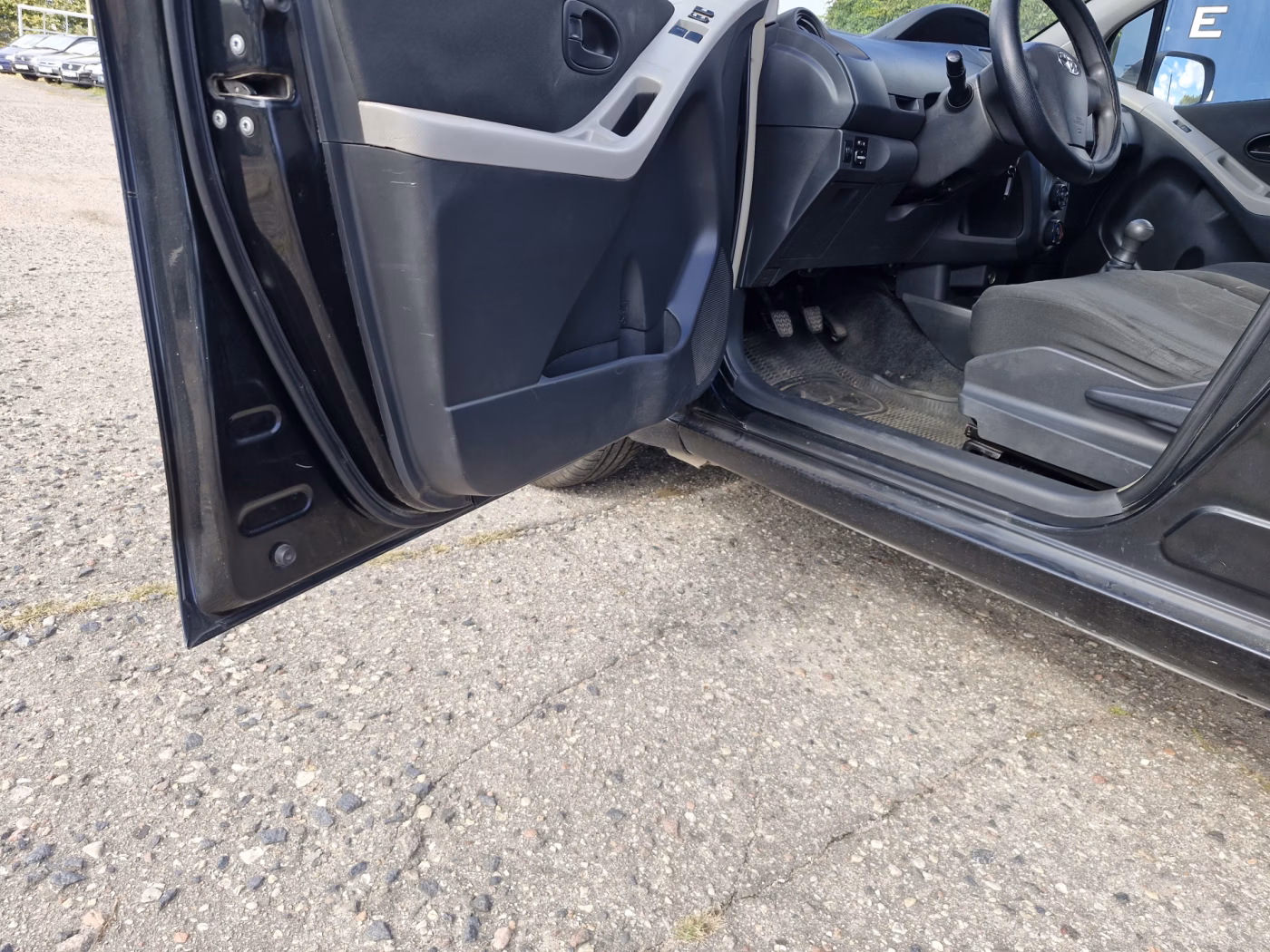 Toyota Yaris фото 11