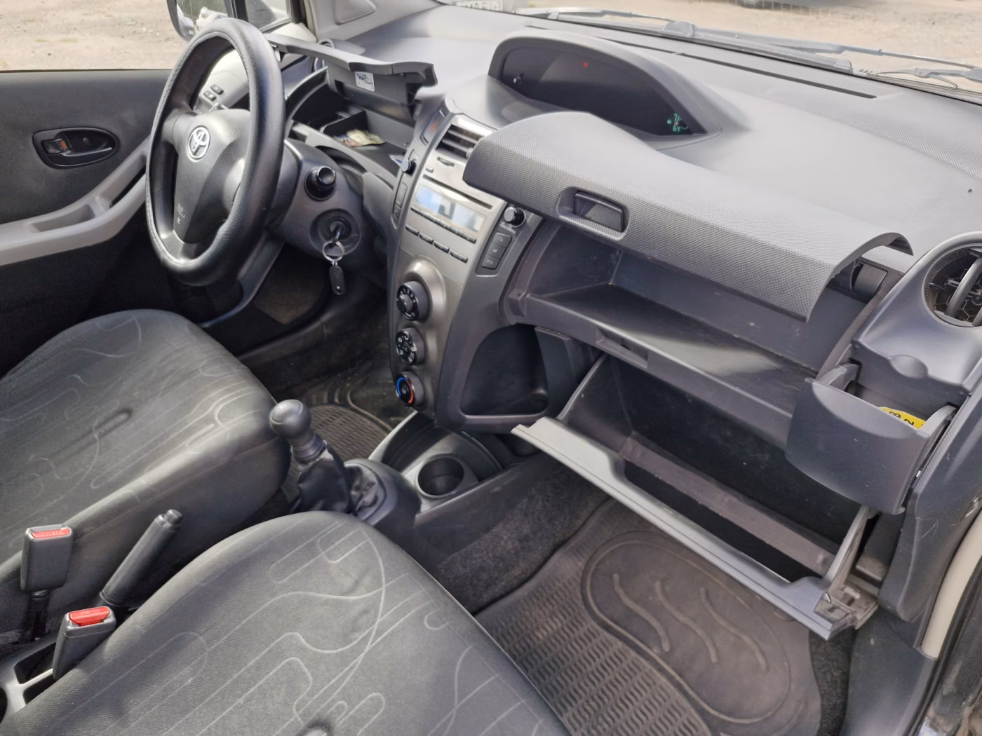 Toyota Yaris фото 22