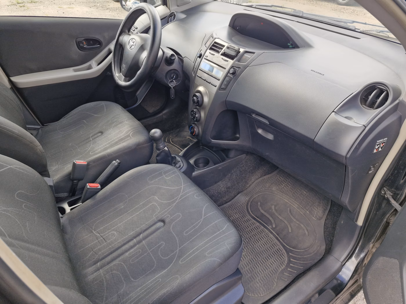 Toyota Yaris фото 20