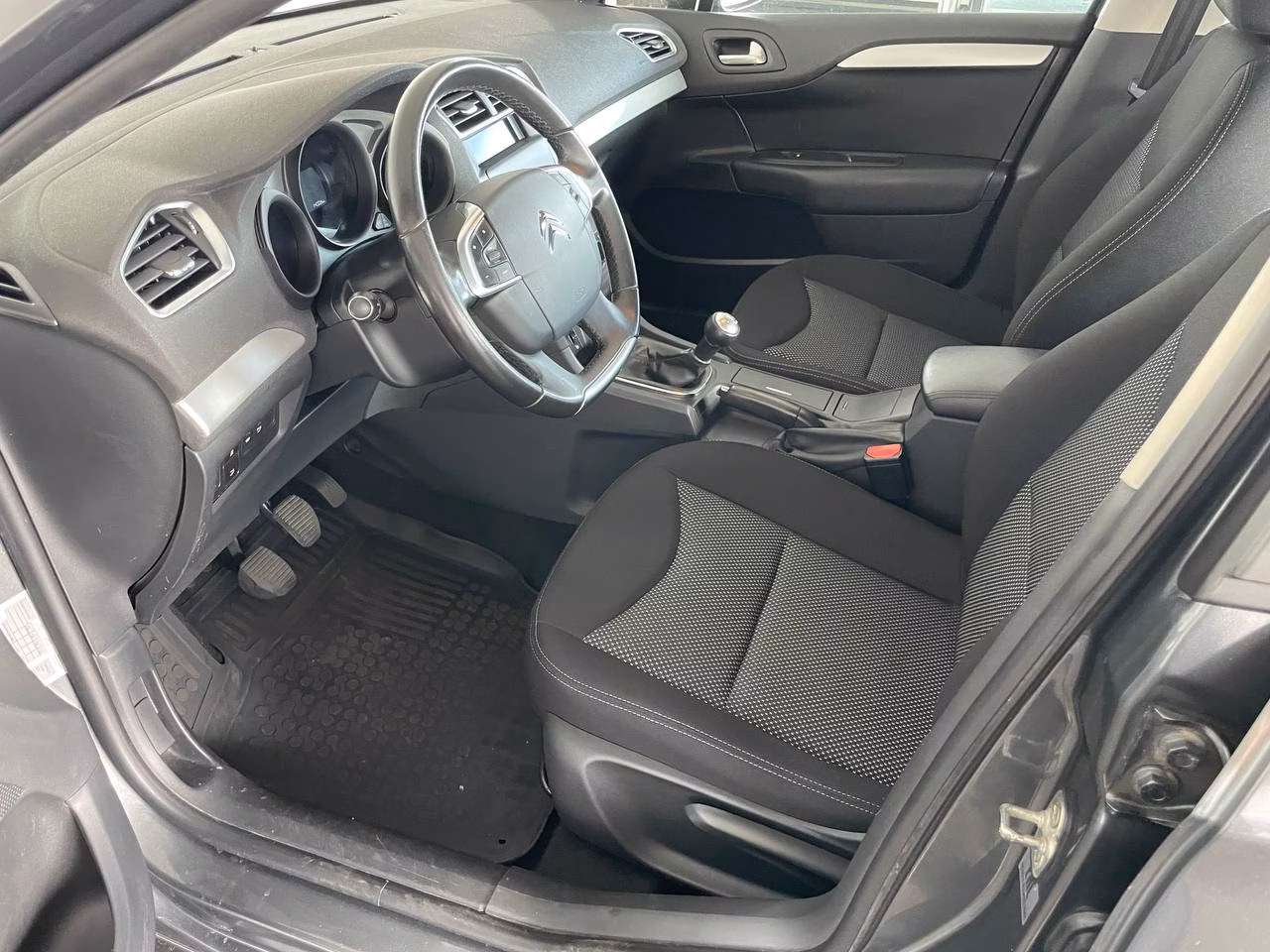 Citroen C4 фото 12