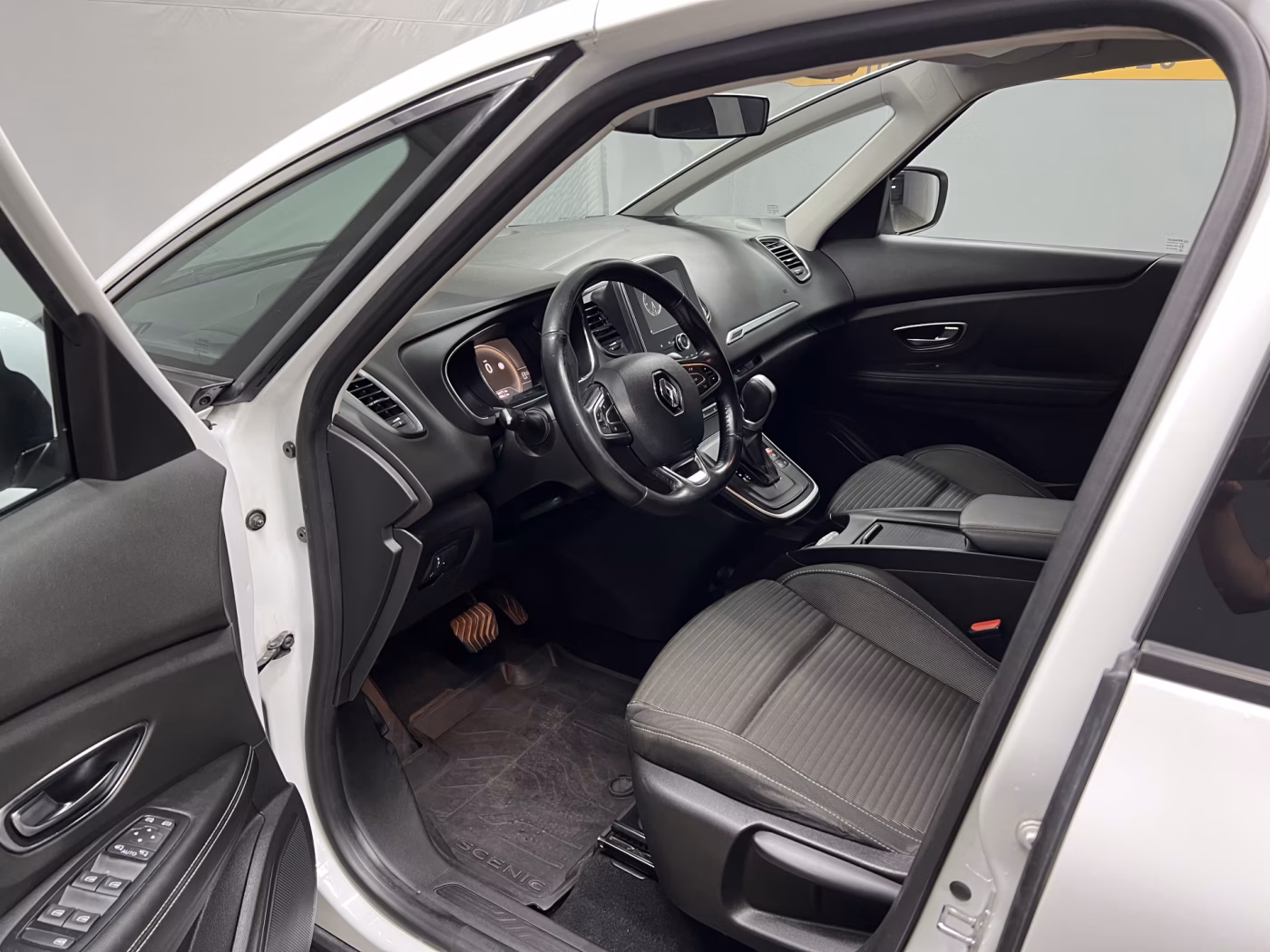 Renault Grand Scenic фото 8