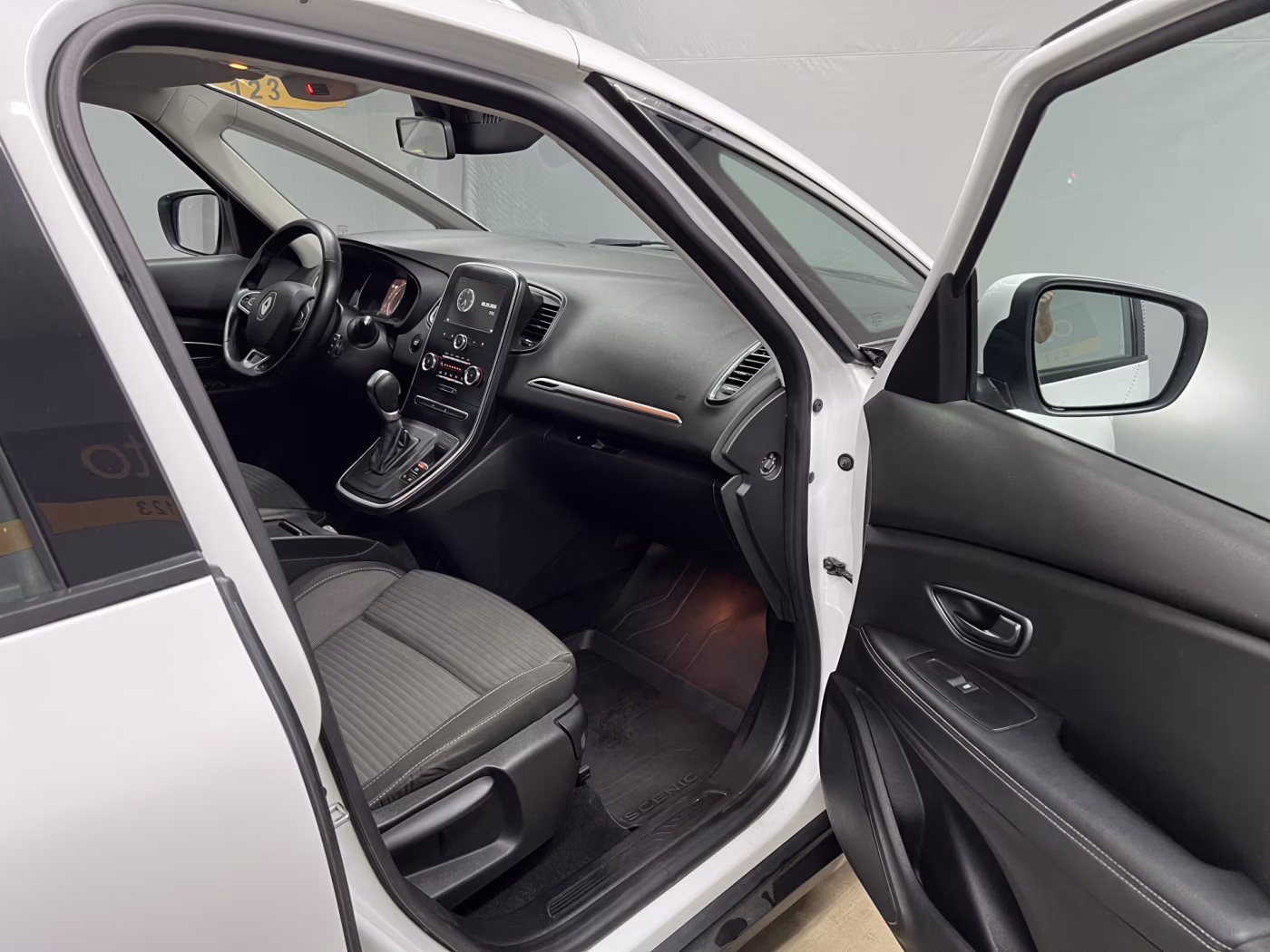 Renault Grand Scenic фото 9