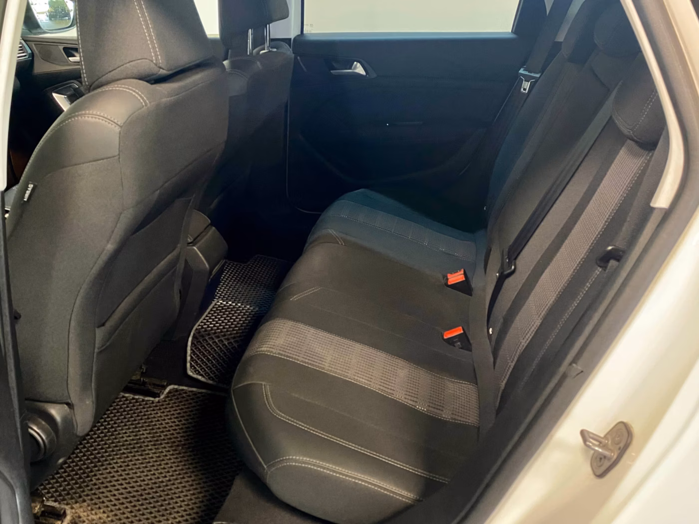 Peugeot 308 фото 15