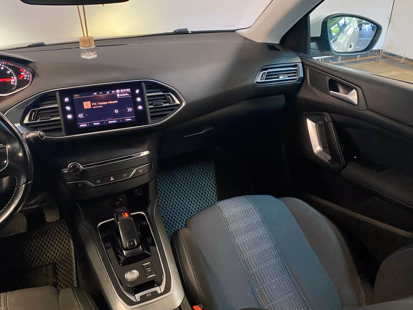 Peugeot 308 фото 9