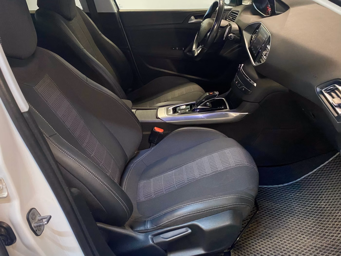 Peugeot 308 фото 13